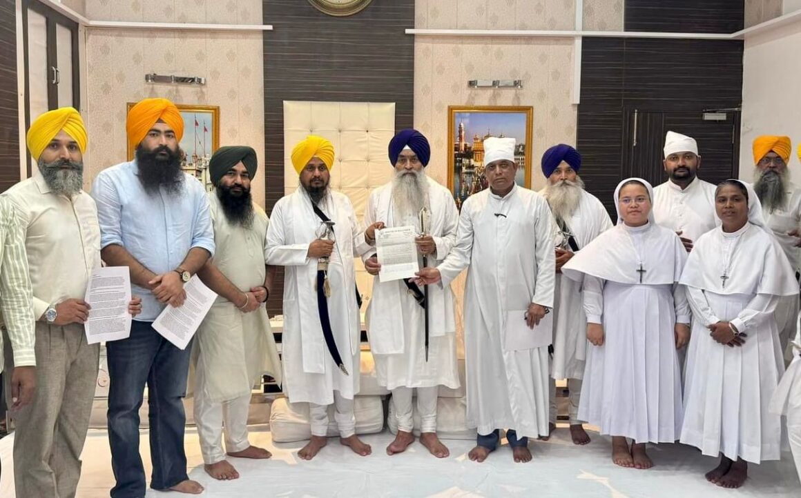 Delegation of Roman Catholic Churches meet Akal Takht jathedar, endorses Sikhs’ concern over unfair activities of fake pastors in Punjab  