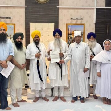 Delegation of Roman Catholic Churches meet Akal Takht jathedar, endorses Sikhs’ concern over unfair activities of fake pastors in Punjab  