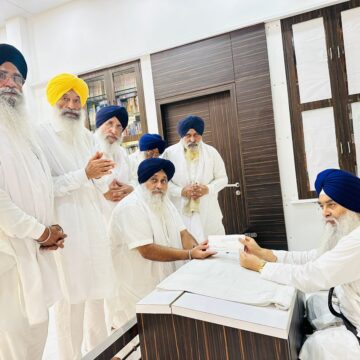 After summons over anti-Sikh moves, Sukhbir Badal appears before Akal Takht, submits clarification 