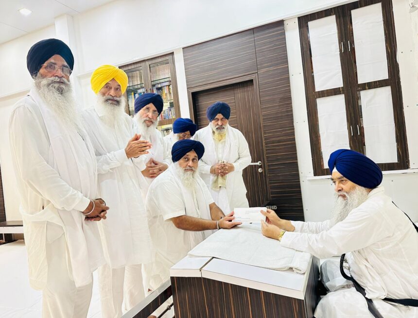 After summons over anti-Sikh moves, Sukhbir Badal appears before Akal Takht, submits clarification 